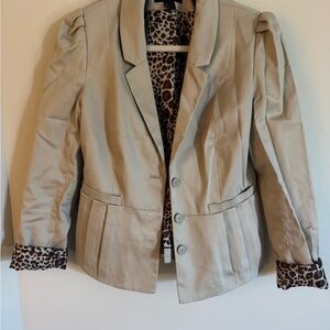 H&M Beige Blazer with Leopard Print Lining – Size 10